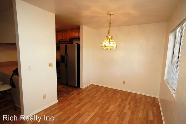 Building Photo - 2 br, 2 bath House - 842 S. Langley Ave #201