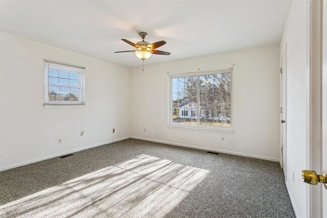 Building Photo - Comfortable Living with Private Yard, Deck & Easy Access to Ft. Eustis