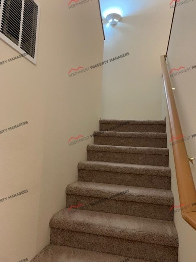 Building Photo - r95