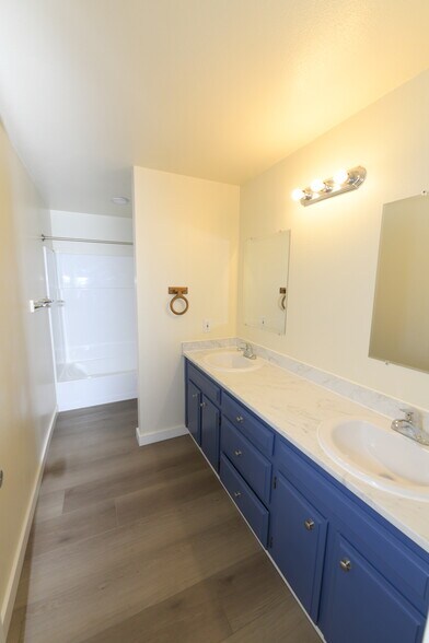 Building Photo - 4898 Chinook Ct SE