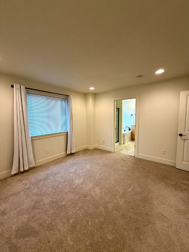 Building Photo - Beautiful Orchards Home