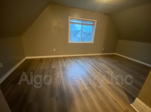 Building Photo - 2211 Queen Ave N