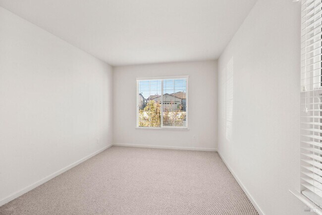 Building Photo - 332 Watson Hollow Dr