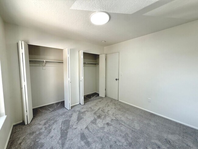 Building Photo - Open House June 20th | 3 Bedroom Townhome in Holladay