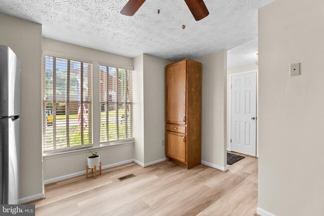 Building Photo - 15649 Mews Ct