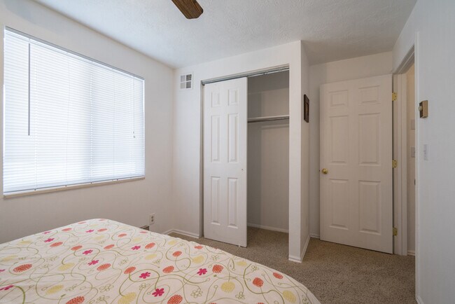 Building Photo - 3 Bedroom Home In St. George With Spacious Backyard