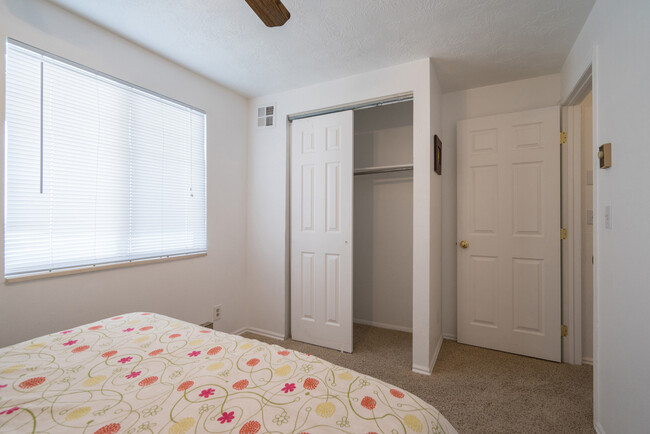 Building Photo - Great 3 bedroom and 2.5 bath home - 6 or 1...
