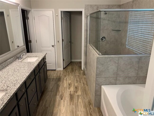 Building Photo - 515 Salt Lick Dr