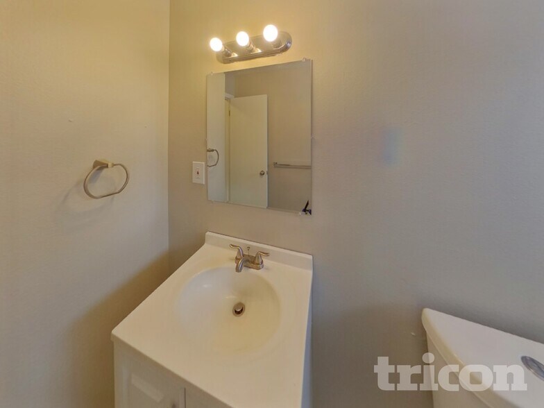 Building Photo - 1312 Rainier Dr