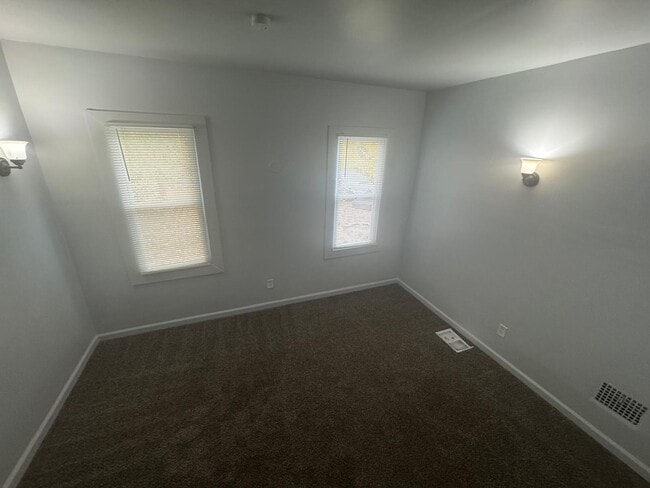 Building Photo - 149 Farrand Park