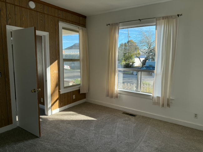 Building Photo - West Side Petaluma Near Down Town  - 2 Bedroom 1 Bathroom