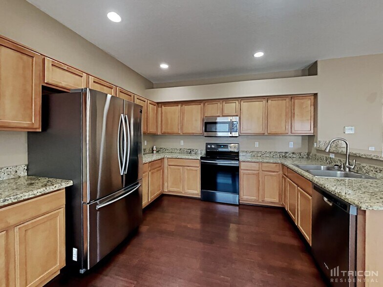 Building Photo - 10117 W Luxton Ln