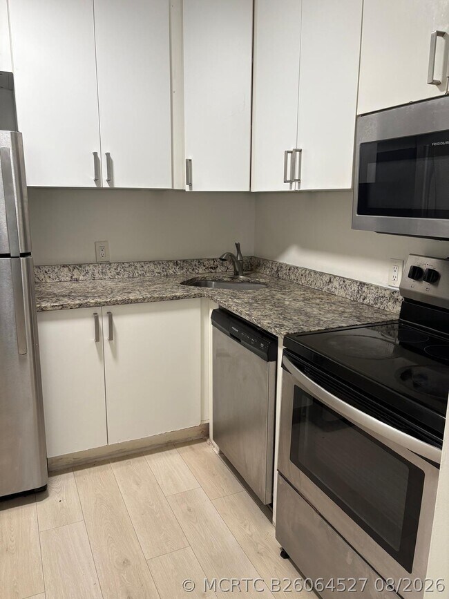 Building Photo - 600 NE 46th Ct