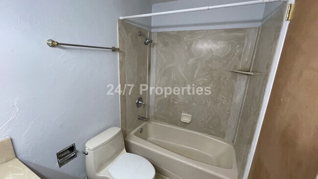 Building Photo - Charming 3 BD | 2 BA House with Large Back...