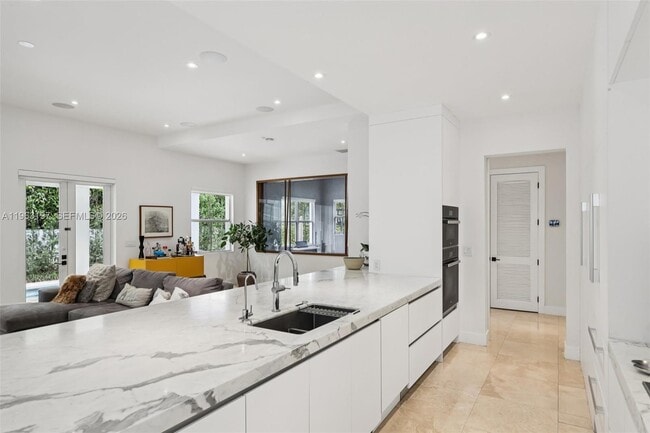 Building Photo - 7420 SW 54th Ct