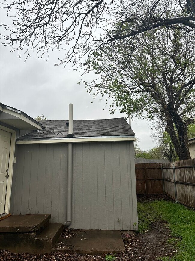 Building Photo - Great Home Located in the Lawton Heights Area! Pets Negotiable with Owner Approval!