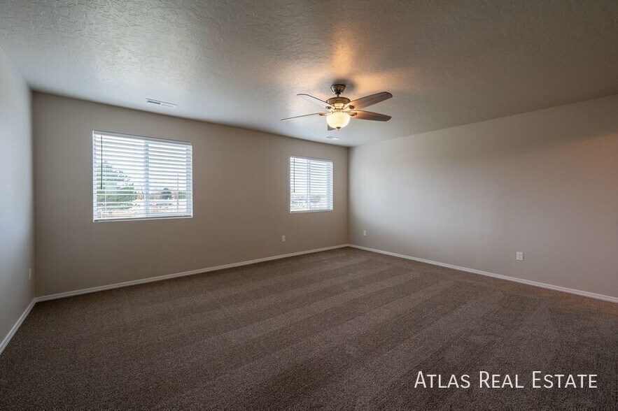 Building Photo - 20363 Stockbridge Way