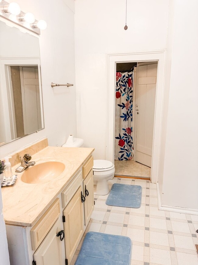 Building Photo - 117 E Main St