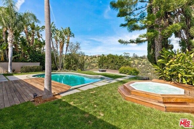 Building Photo - 2670 Carmar Dr