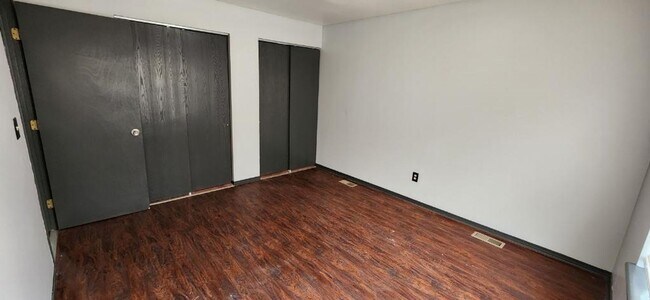 Building Photo - 3 BED 1 BATH SINGLE FAMILY HOME!