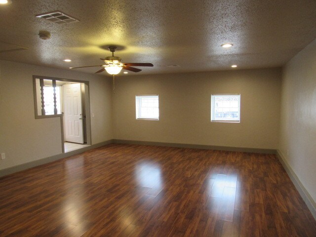 Building Photo - 2813 SE 46th St