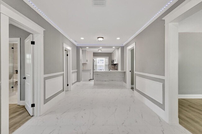 Building Photo - 448 Roseland Dr