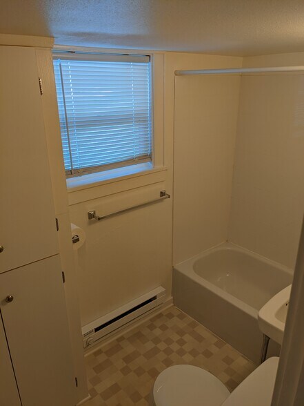 Bathroom - 406 N 14th St