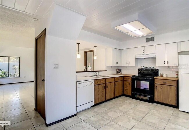 Building Photo - 5329 Blue Grass St