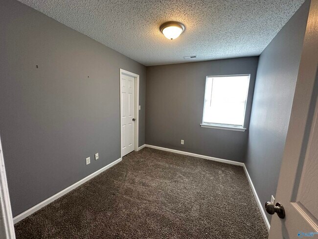 Building Photo - 115 Turnbrook Dr SW