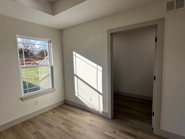 Building Photo - NEW CONSTRUCTION 5 Bed 3 Bath w/ Walk Out Basement Waynesville School District