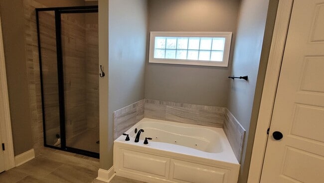 Building Photo - Beautiful 4 bedroom popular Lexington Park