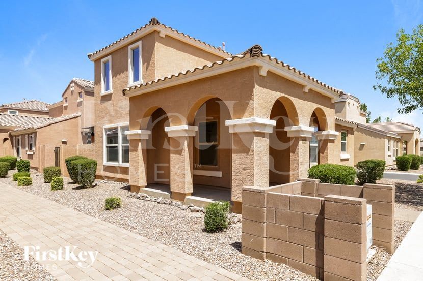 Building Photo - 2226 S Buckaroo Trail
