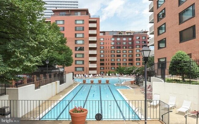 Building Photo - 1121 ARLINGTON Blvd