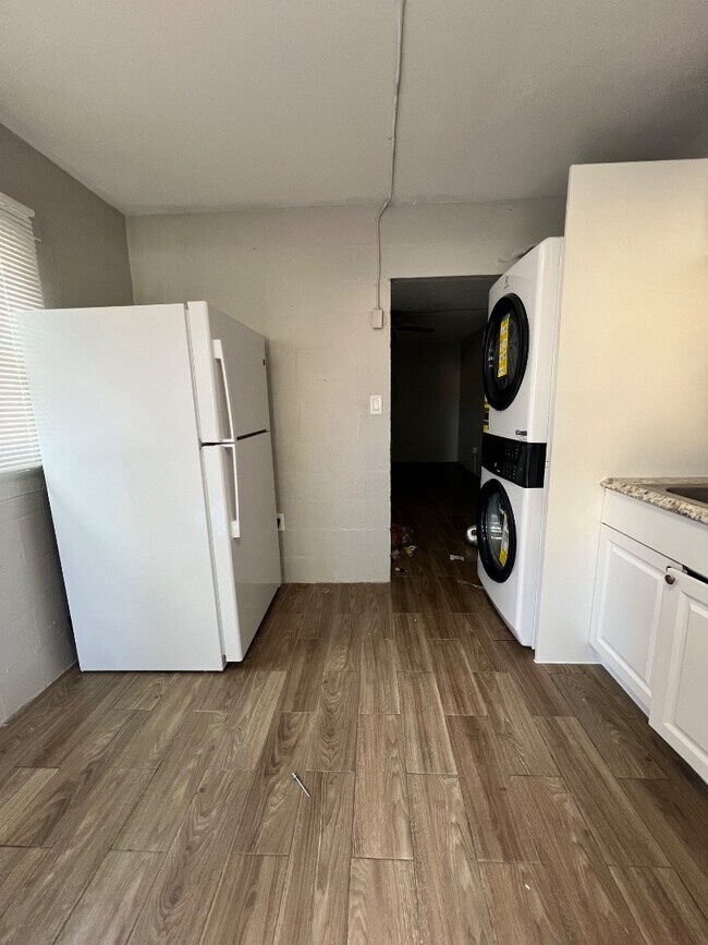 Building Photo - 901 Colyer St