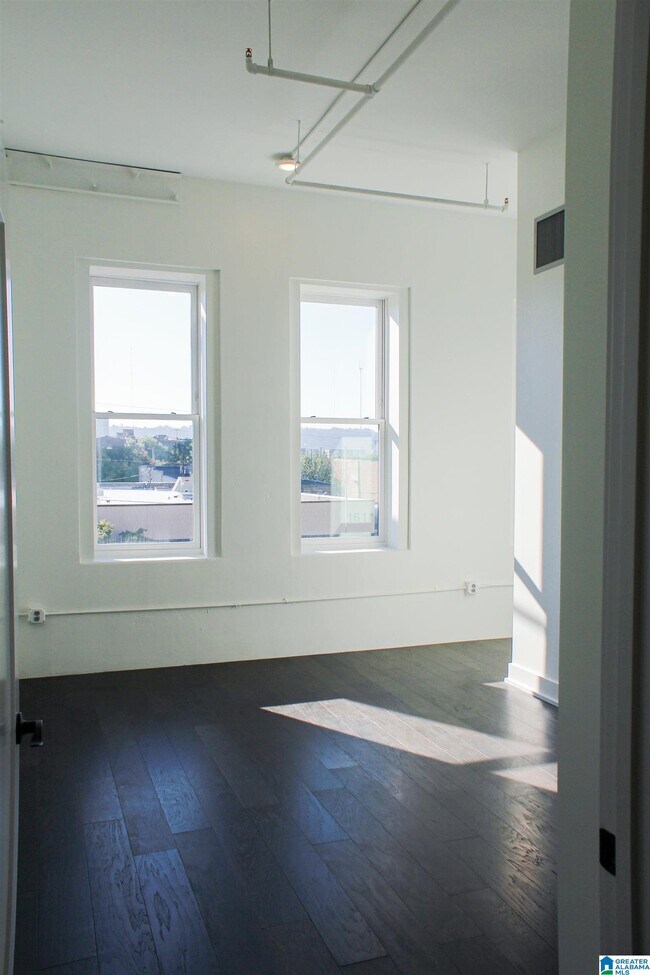 Building Photo - 1620 3rd Ave N