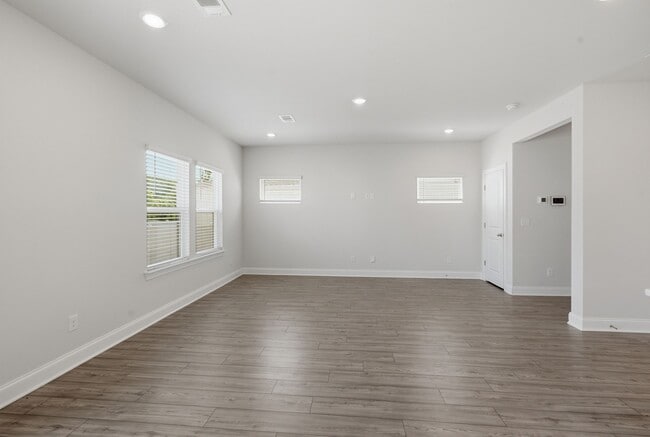 Building Photo - 4371 Skyridge Dr