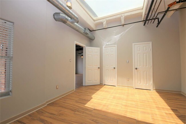Building Photo - 230 W Alabama St
