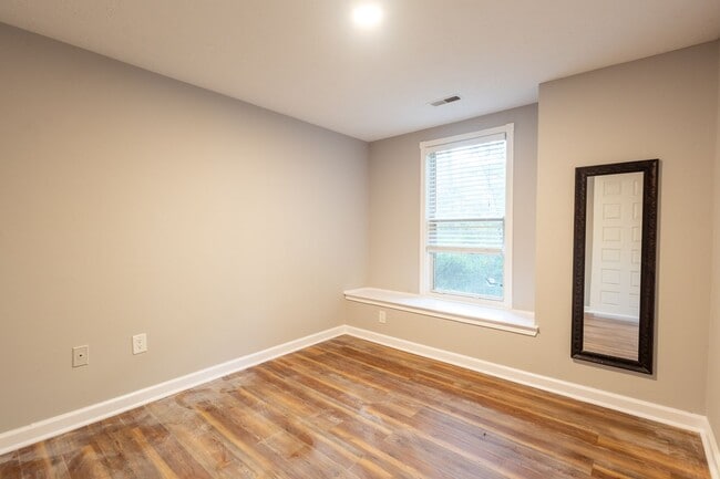 Building Photo - Lovely 2 BR/1 BA Condo in Columbia!