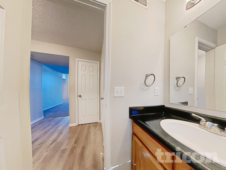 Building Photo - 1710 Ashley Dr