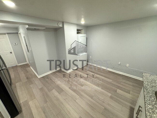 Building Photo - 5448 Springfield Ave