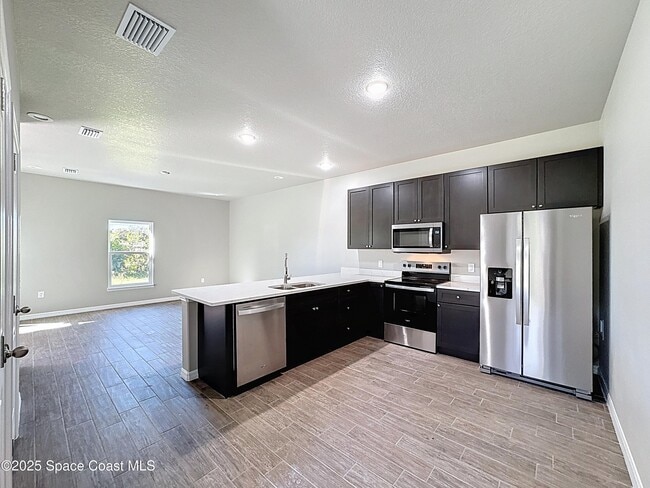 Building Photo - 530 L M Davey Ln