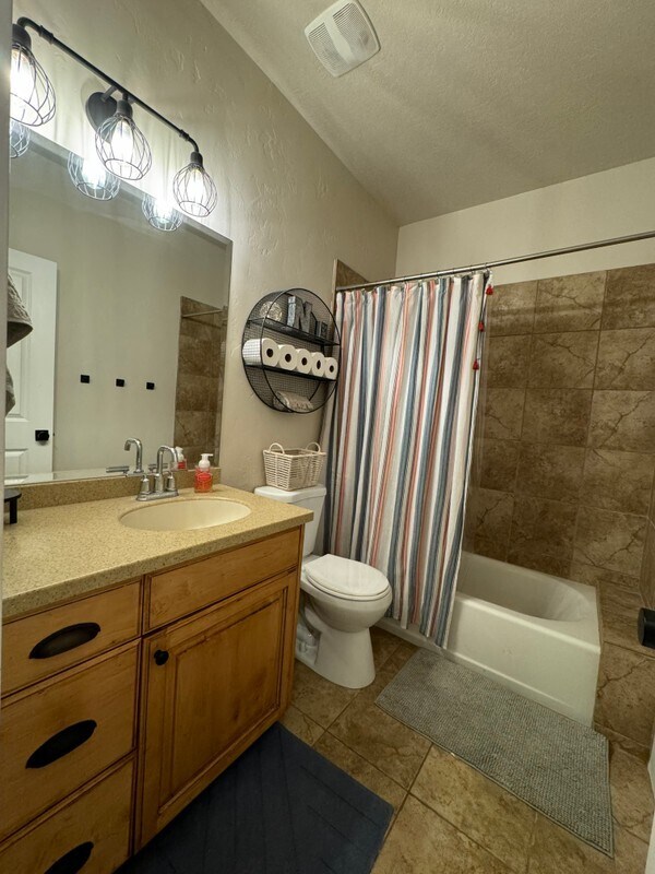 Building Photo - 5101 Emmeline Dr