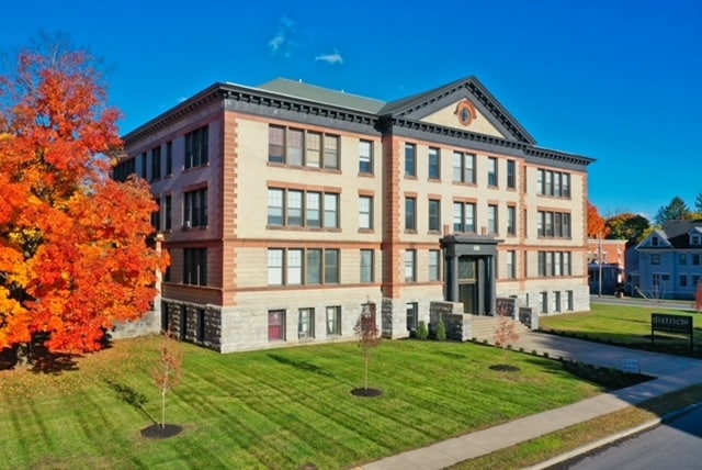 Building Photo - district425