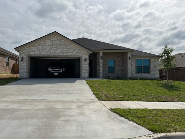 Primary Photo - 8504 Platinum Dr