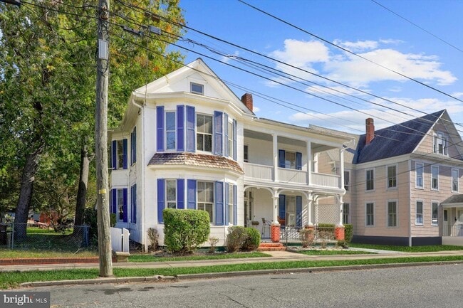 Building Photo - 817 Locust St