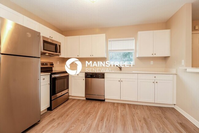 Building Photo - 3 Bedroom Pet-Friendly Home in St Petersburg, FL with Main Street Renewal