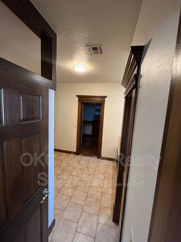 Building Photo - 1216 NW 190th Pl