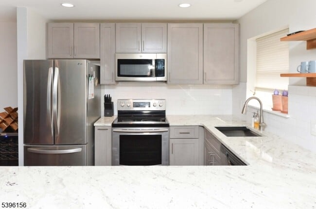 Building Photo - 199 Bergen Turnpike