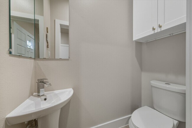 Building Photo - 3539 Mt Pleasant St