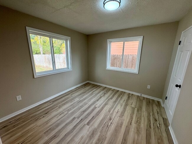 Building Photo - 6120 E 24th St